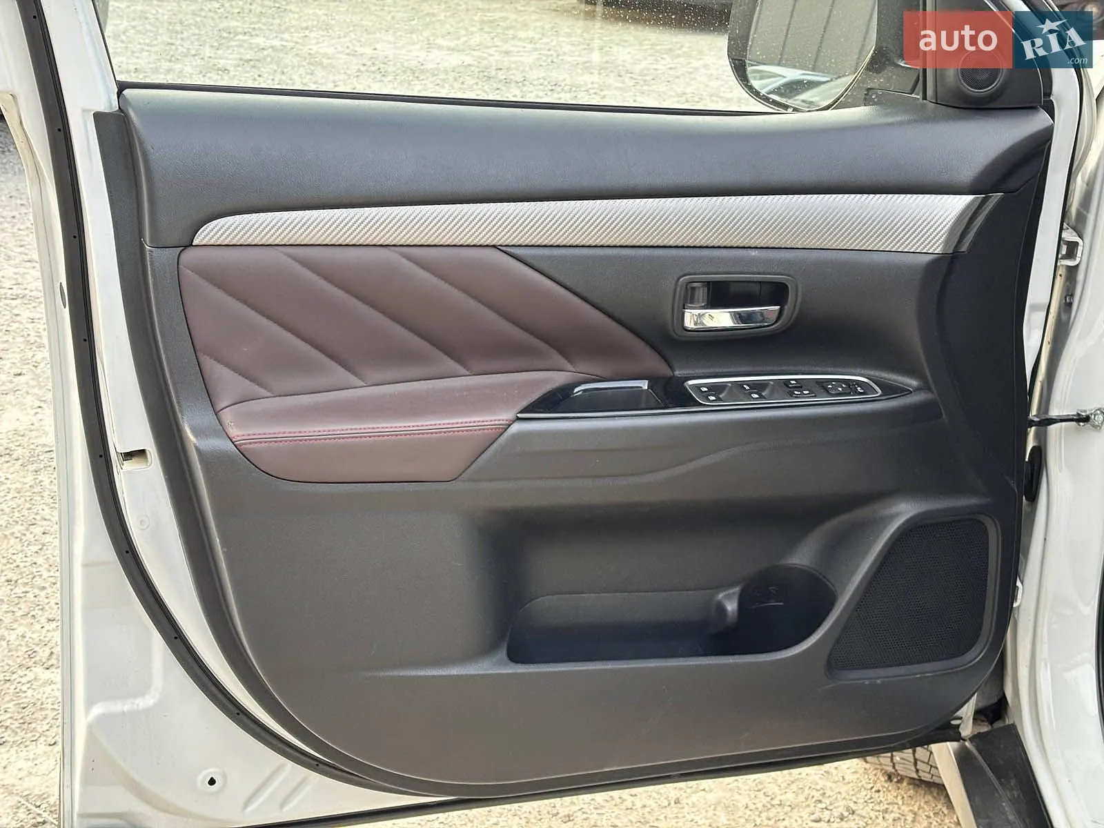 2016 Mitsubishi Outlander - мініатюра 16