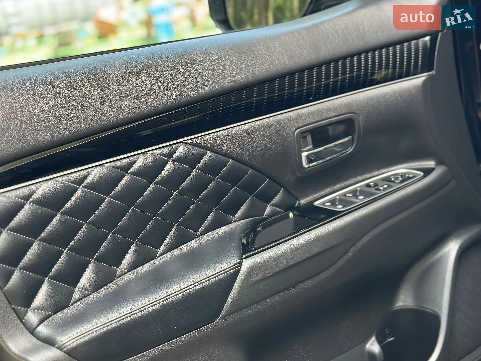 2016 Mitsubishi Outlander - мініатюра 106