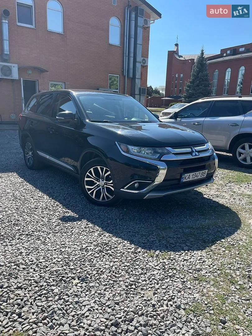 2015 Mitsubishi Outlander - фото 1