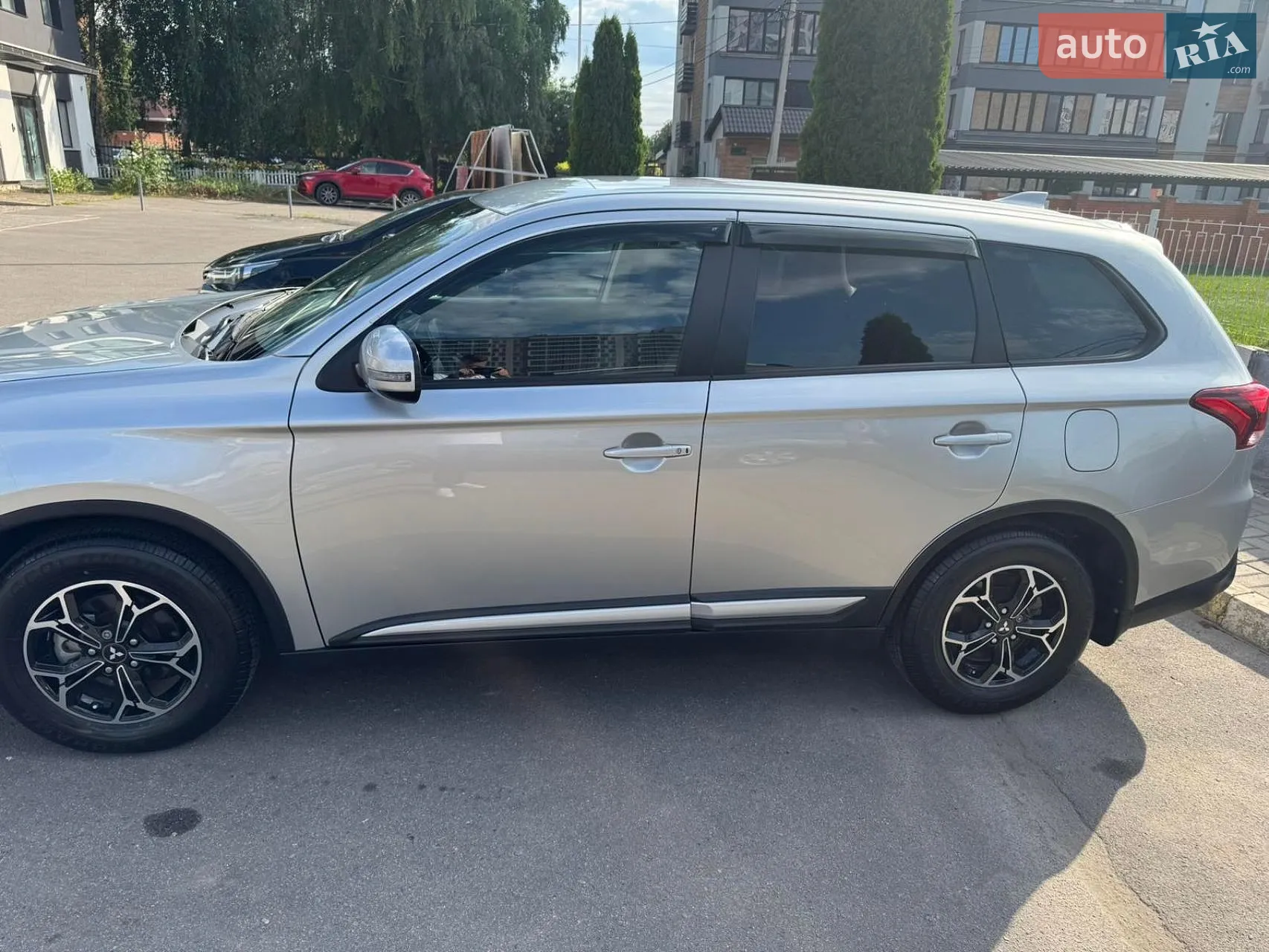 2020 Mitsubishi Outlander - мініатюра 12