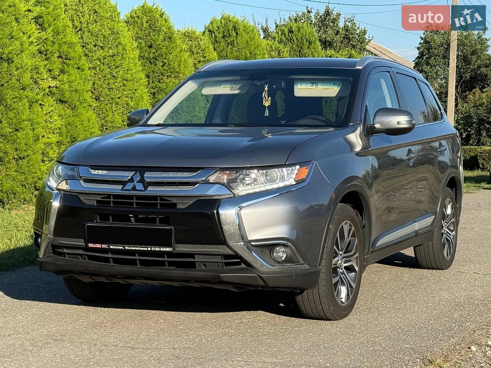 2017 Mitsubishi Outlander - фото 1