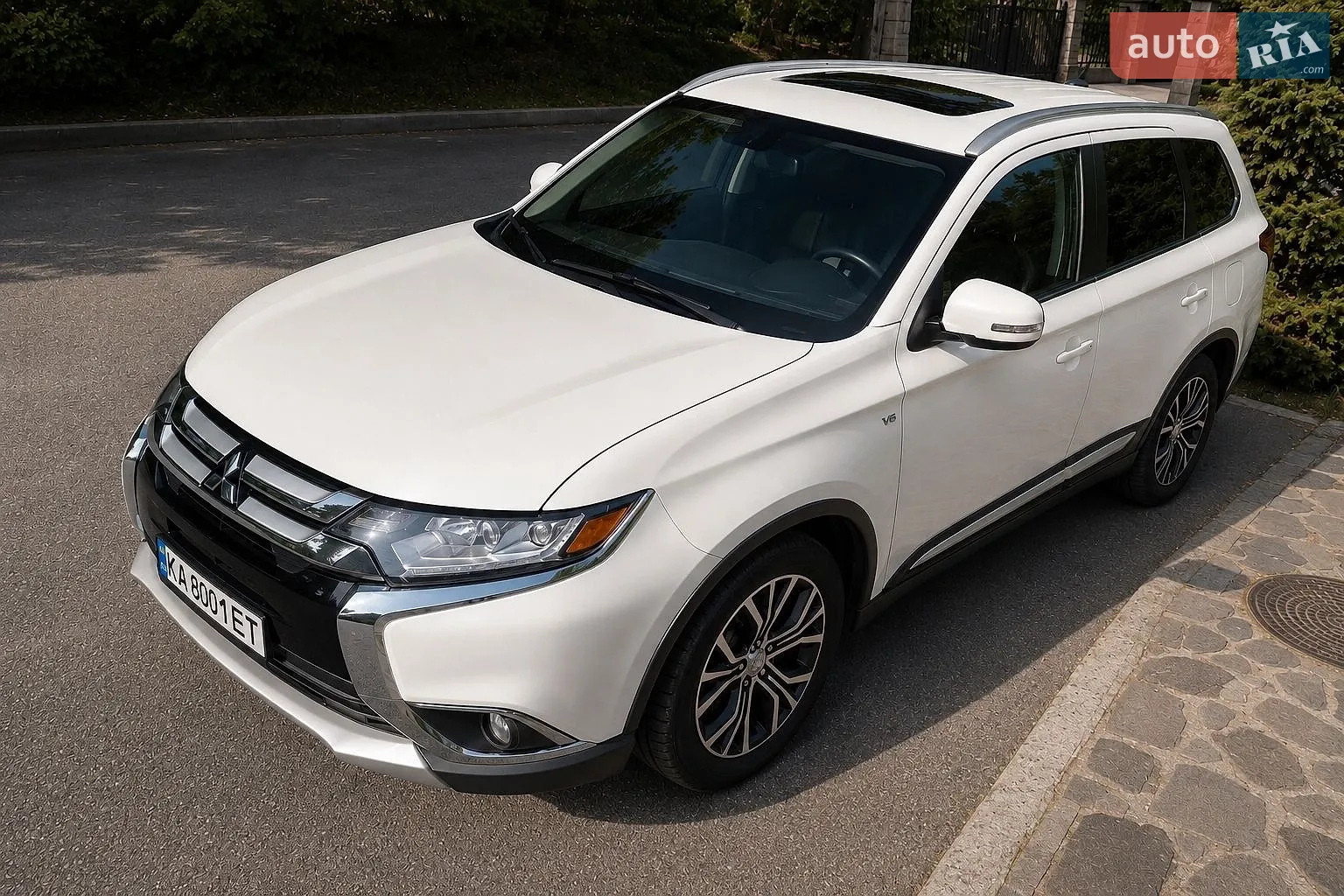 2016 Mitsubishi Outlander - фото 1