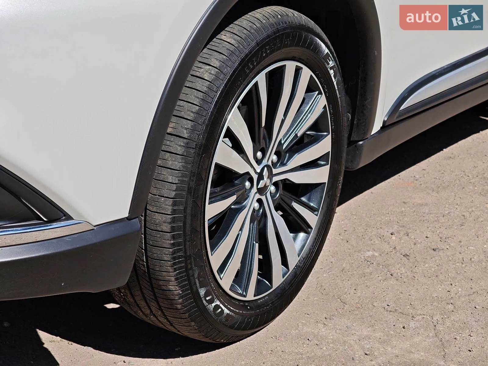 2021 Mitsubishi Outlander - мініатюра 3