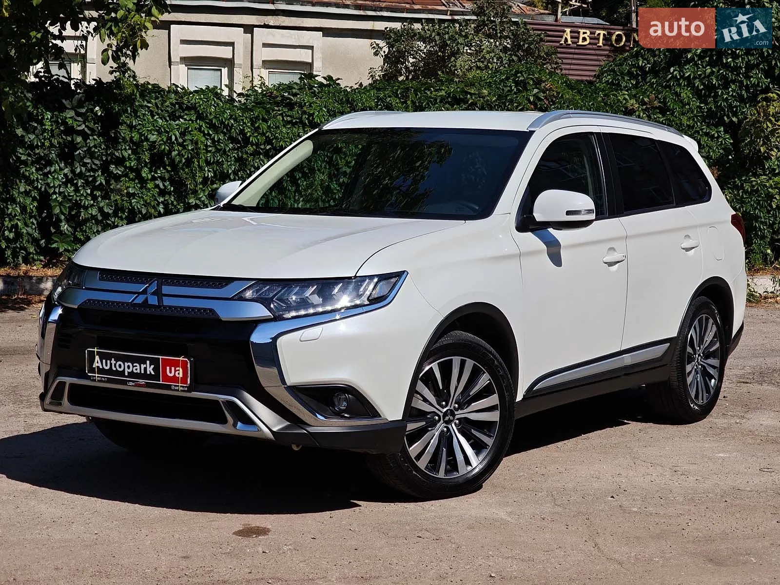 2021 Mitsubishi Outlander - фото 1