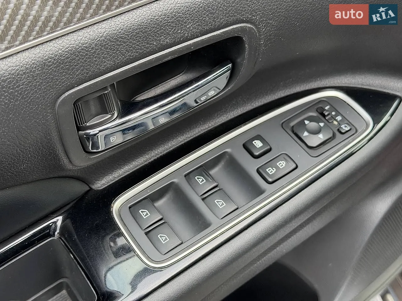 2019 Mitsubishi Outlander - мініатюра 16