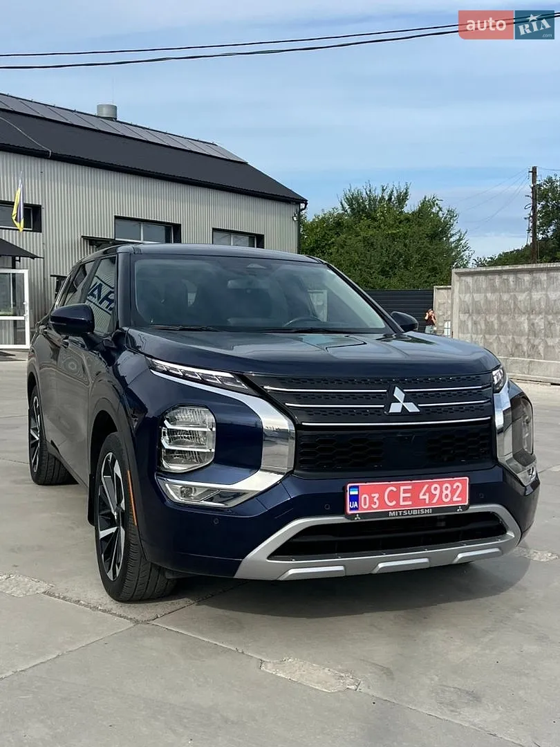 2022 Mitsubishi Outlander - мініатюра 8