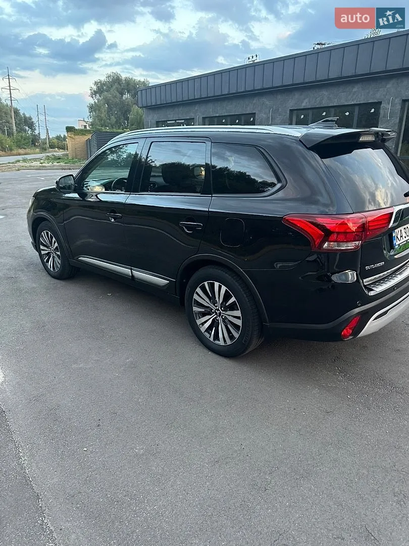 2020 Mitsubishi Outlander - мініатюра 5