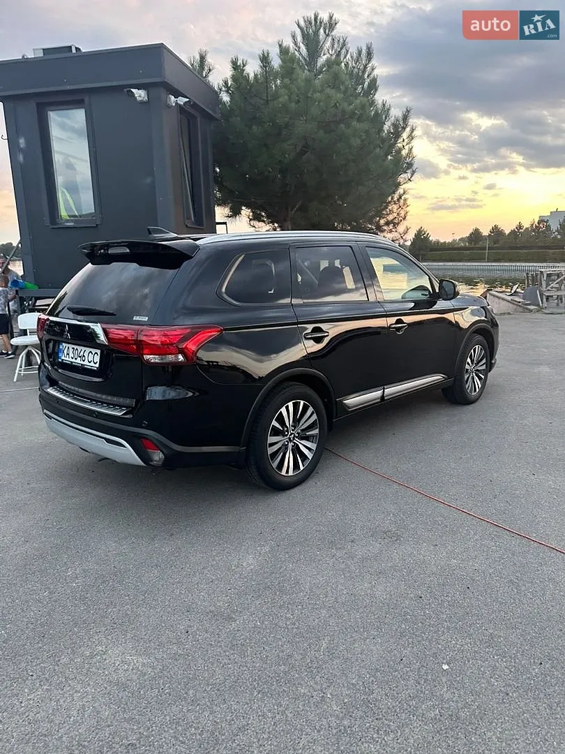 2020 Mitsubishi Outlander - мініатюра 11