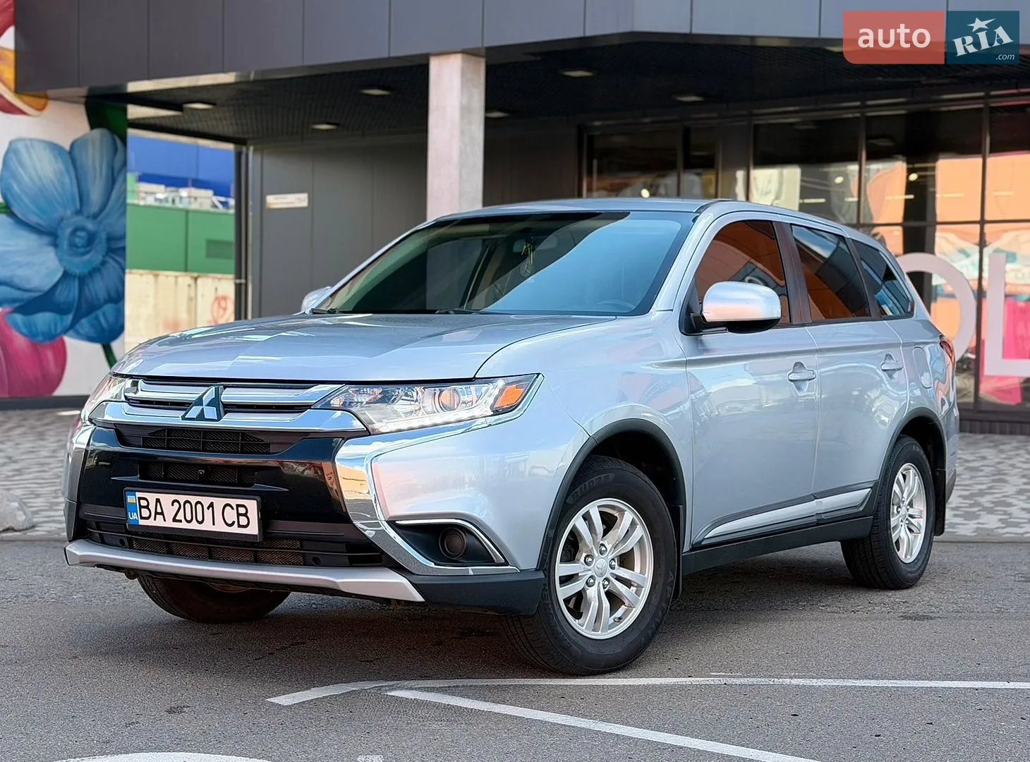 2015 Mitsubishi Outlander - фото 1