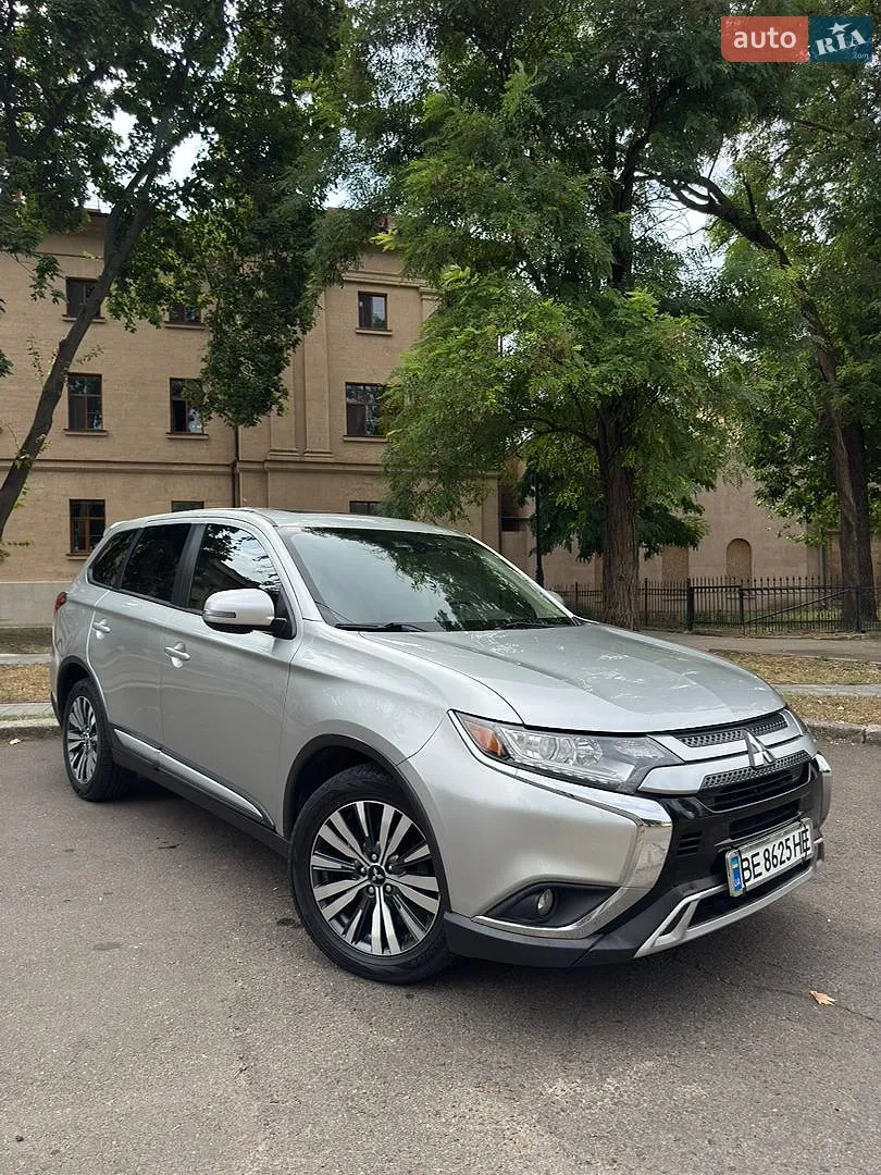 2019 Mitsubishi Outlander - мініатюра 2