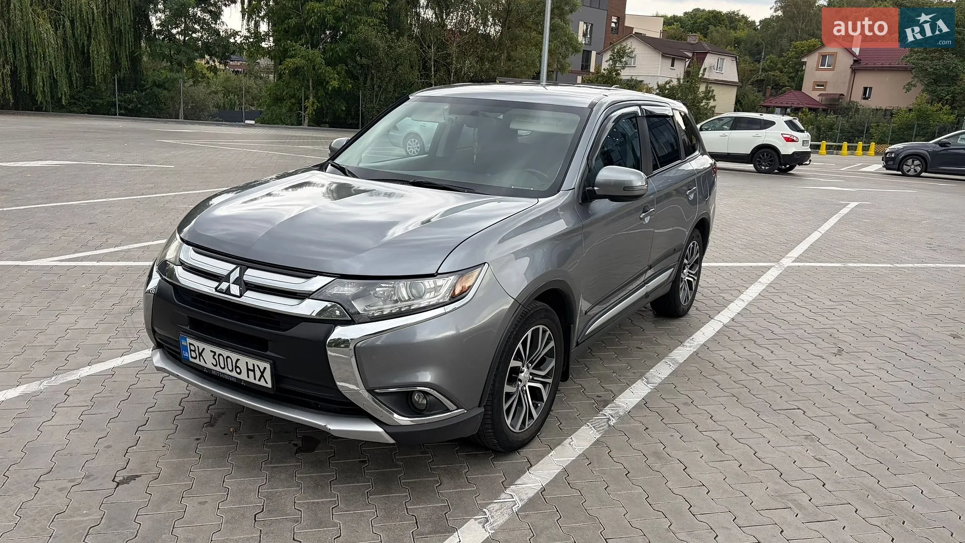 2017 Mitsubishi Outlander - фото 1