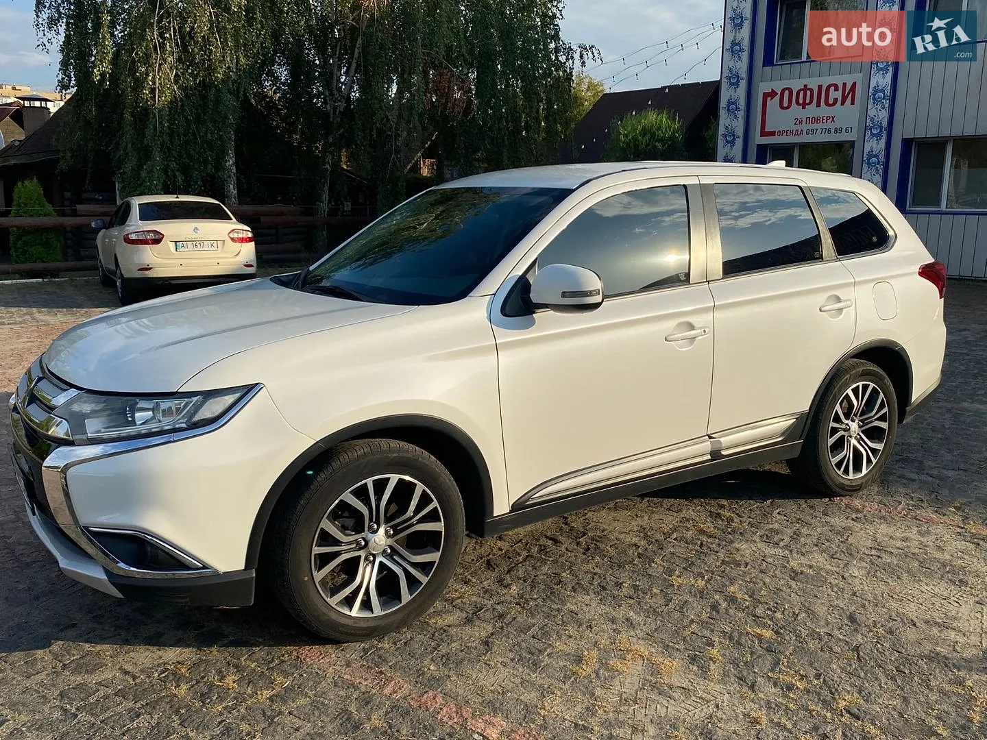 2018 Mitsubishi Outlander - фото 1