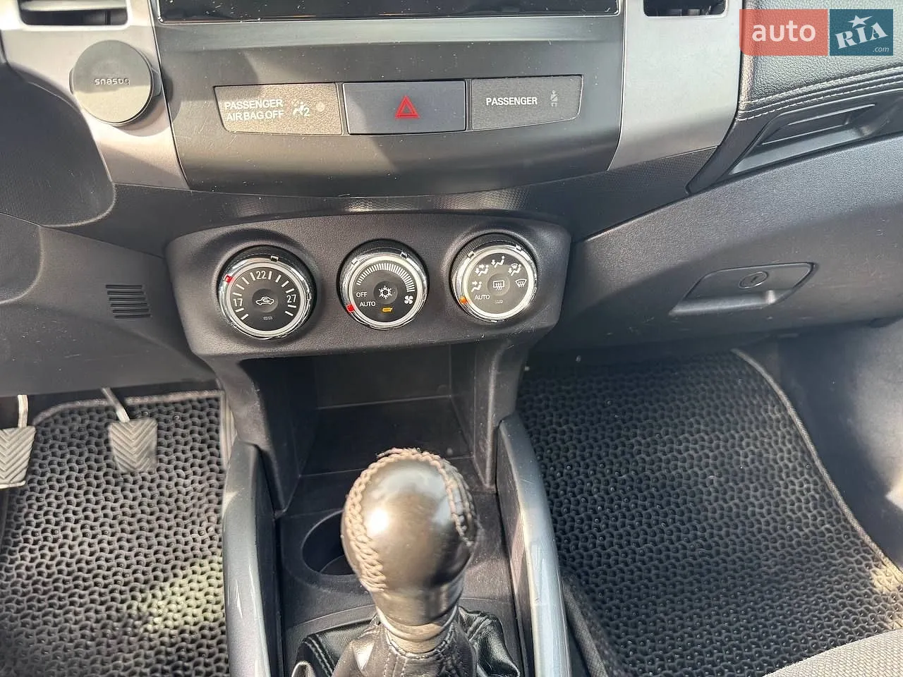 2010 Mitsubishi Outlander - мініатюра 15