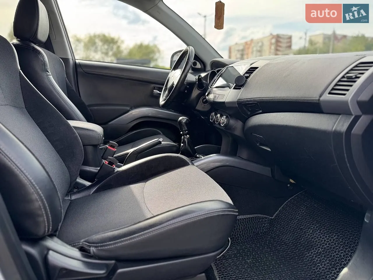 2010 Mitsubishi Outlander - мініатюра 17