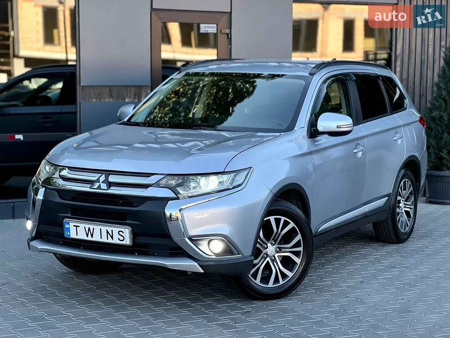 2016 Mitsubishi Outlander - фото 1