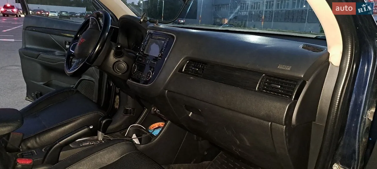 2016 Mitsubishi Outlander - мініатюра 9