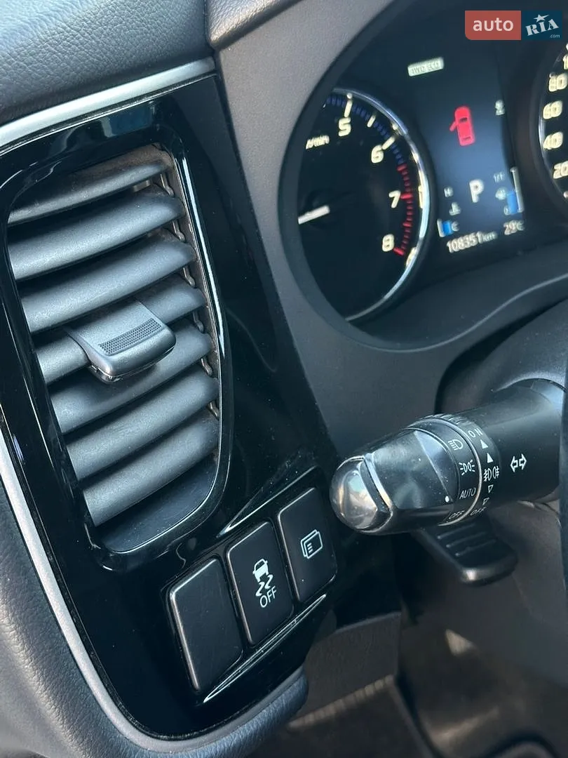 2013 Mitsubishi Outlander - мініатюра 16