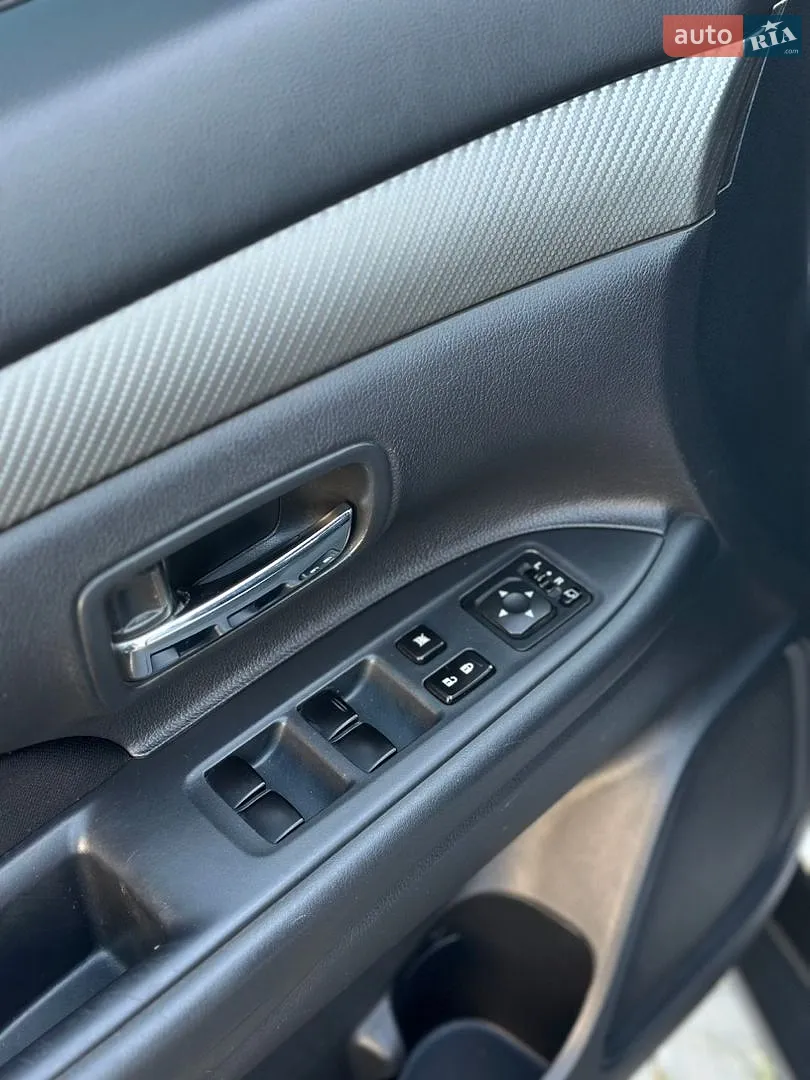 2013 Mitsubishi Outlander - мініатюра 18