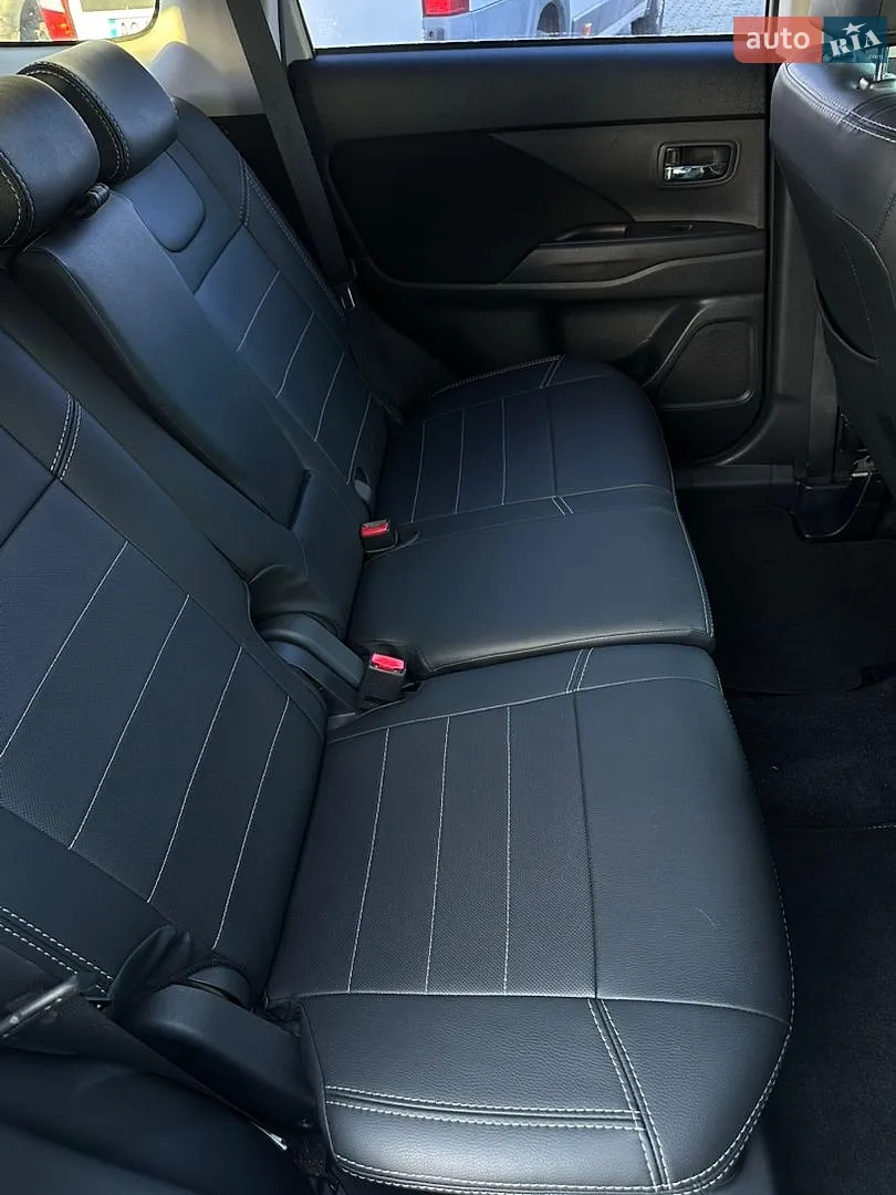 2013 Mitsubishi Outlander - мініатюра 23