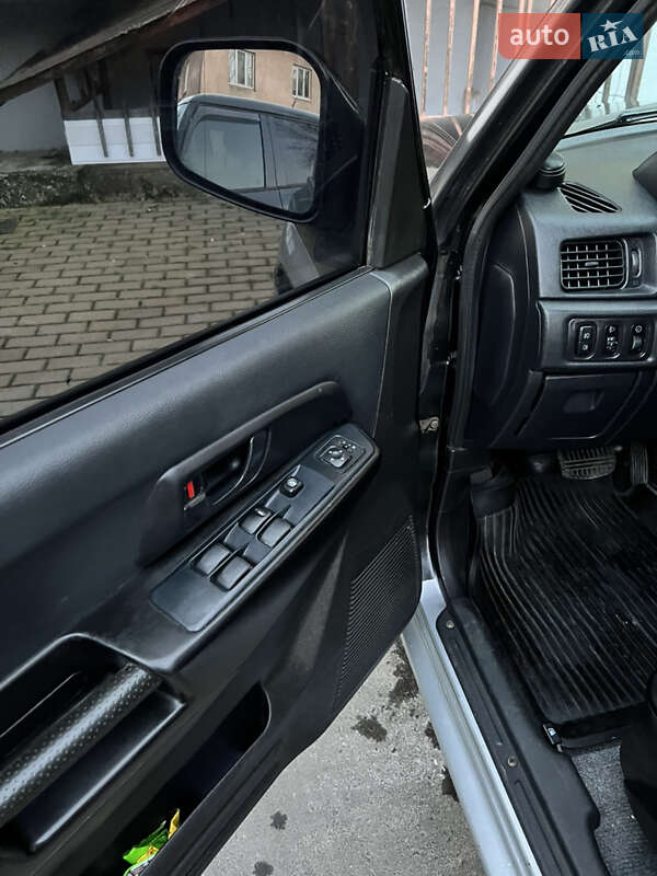 Внедорожник / Кроссовер Mitsubishi Pajero Pinin 2003 в Ужгороде