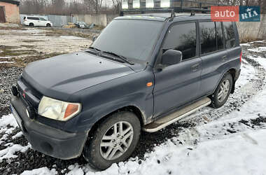 Внедорожник / Кроссовер Mitsubishi Pajero Pinin 2001 в 