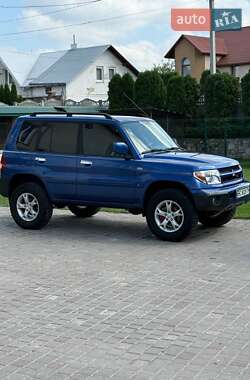 Внедорожник / Кроссовер Mitsubishi Pajero Pinin 2001 в 