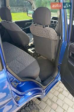 Внедорожник / Кроссовер Mitsubishi Pajero Pinin 2001 в 