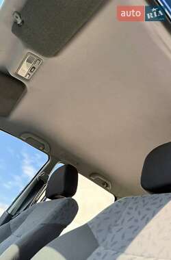 Внедорожник / Кроссовер Mitsubishi Pajero Pinin 2001 в 