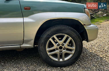Внедорожник / Кроссовер Mitsubishi Pajero Pinin 2002 в 