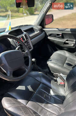 Внедорожник / Кроссовер Mitsubishi Pajero Pinin 2002 в 