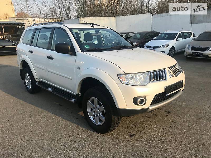 Mitsubishi Pajero Sport 2013 года
