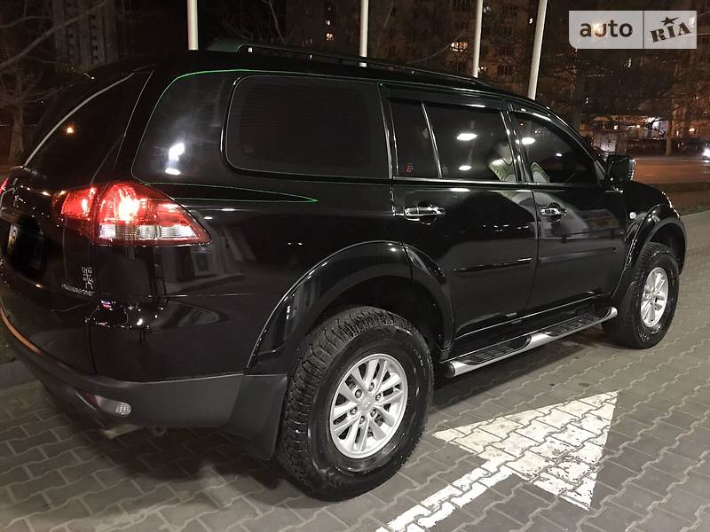 Позашляховик / Кросовер Mitsubishi Pajero Sport 2013 в Одесі