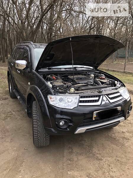 Позашляховик / Кросовер Mitsubishi Pajero Sport 2013 в Одесі