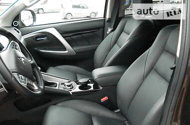 Позашляховик / Кросовер Mitsubishi Pajero Sport 2018 в 