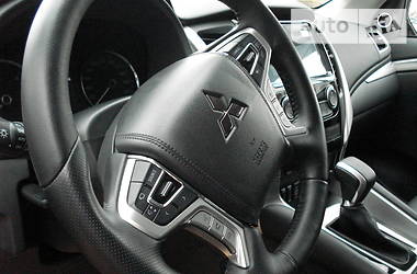 Позашляховик / Кросовер Mitsubishi Pajero Sport 2018 в 