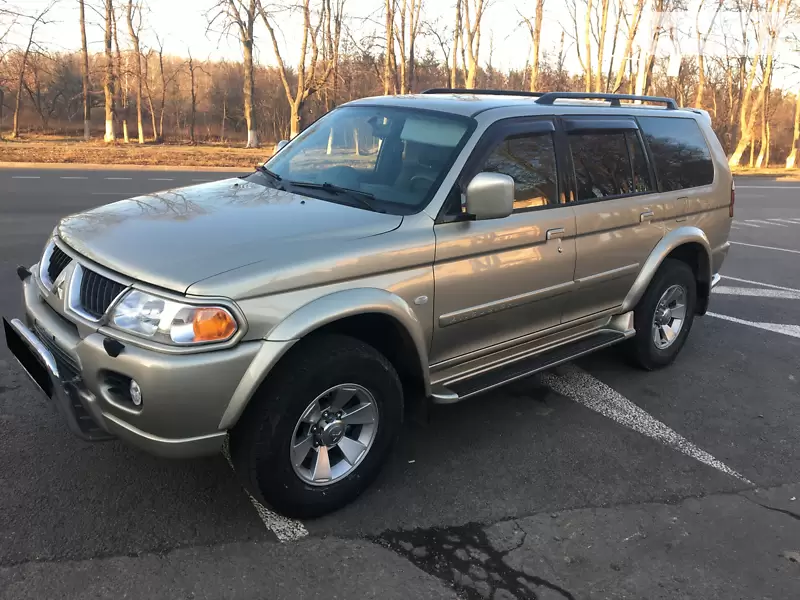 Позашляховик / Кросовер Mitsubishi Pajero Sport 2006 в 
