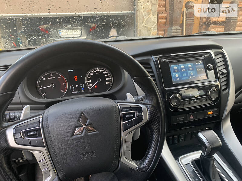 Позашляховик / Кросовер Mitsubishi Pajero Sport 2016 в Ужгороді