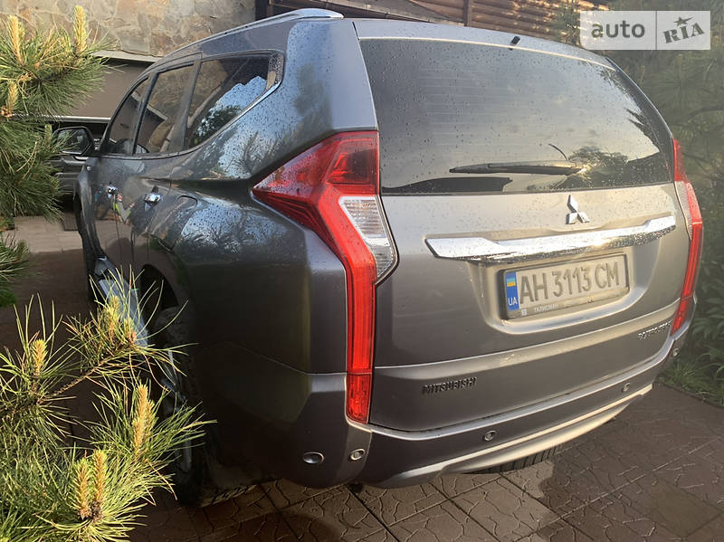 Позашляховик / Кросовер Mitsubishi Pajero Sport 2016 в Ужгороді