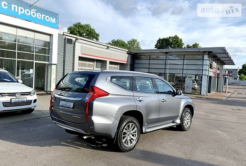 Позашляховик / Кросовер Mitsubishi Pajero Sport 2017 в Чернігові
