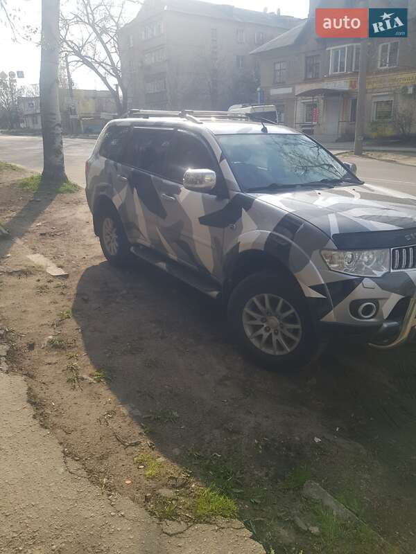 Внедорожник / Кроссовер Mitsubishi Pajero Sport 2013 в Запорожье