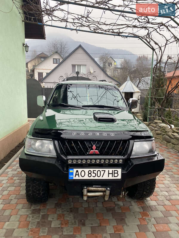 Хэтчбек Mitsubishi Pajero Sport 2000 в Тячеве