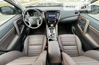 Внедорожник / Кроссовер Mitsubishi Pajero Sport 2021 в 