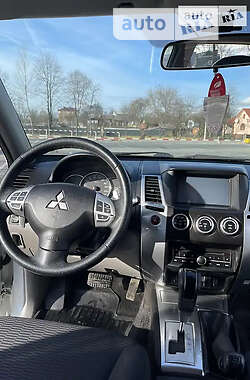 Внедорожник / Кроссовер Mitsubishi Pajero Sport 2012 в Стрые