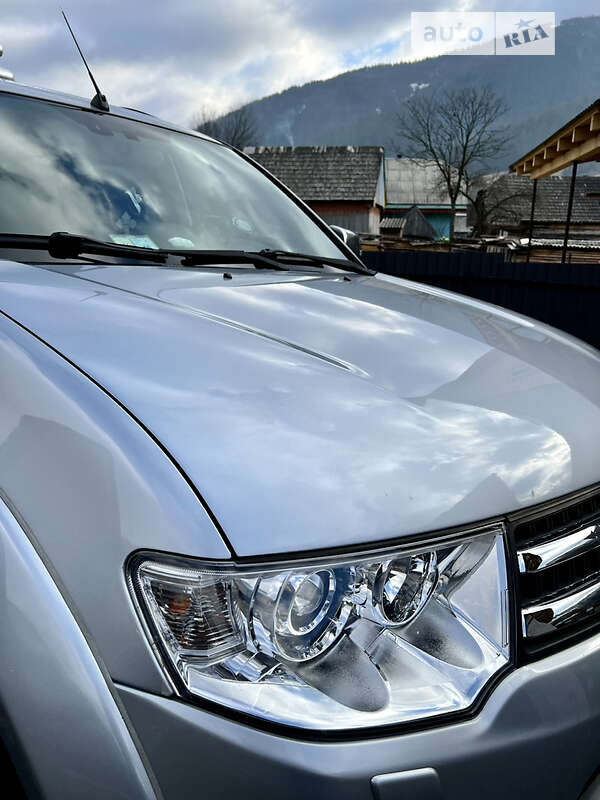 Позашляховик / Кросовер Mitsubishi Pajero Sport 2014 в Міжгір'ї