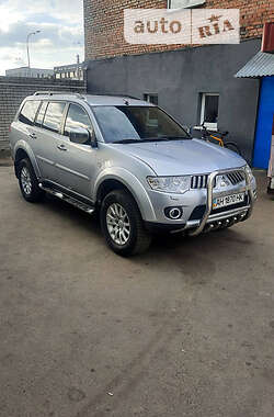 Внедорожник / Кроссовер Mitsubishi Pajero Sport 2011 в 