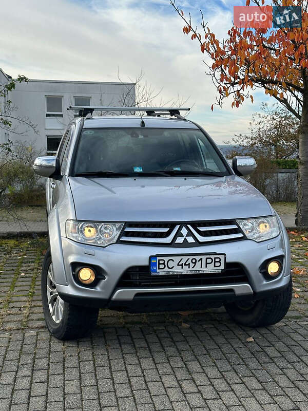 Позашляховик / Кросовер Mitsubishi Pajero Sport 2014 в Турці