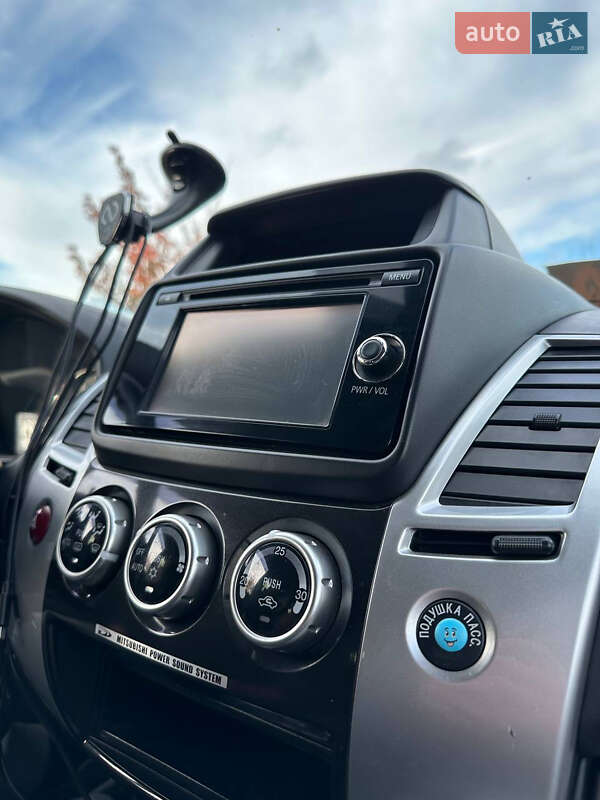 Позашляховик / Кросовер Mitsubishi Pajero Sport 2014 в Турці