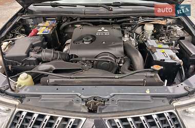 Позашляховик / Кросовер Mitsubishi Pajero Sport 2011 в 