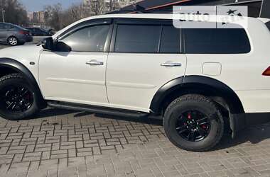 Позашляховик / Кросовер Mitsubishi Pajero Sport 2013 в Харкові