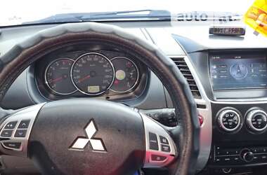 Позашляховик / Кросовер Mitsubishi Pajero Sport 2012 в Ромнах